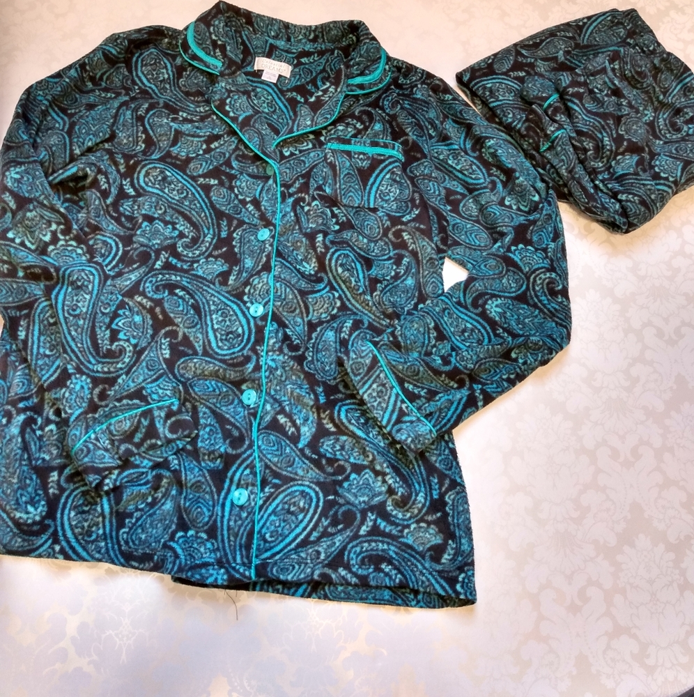 Fleece pajamas set Paisley print